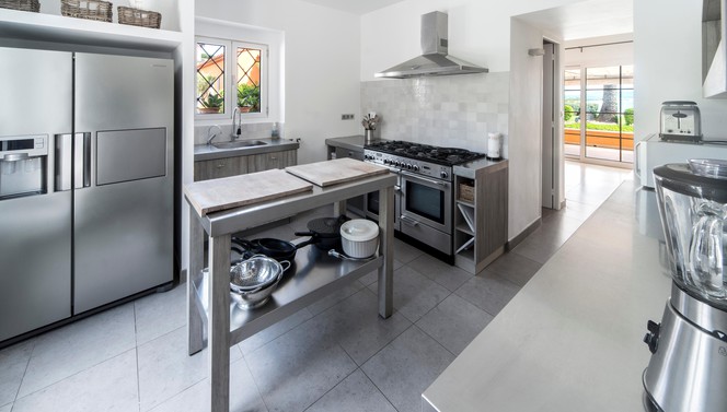 villa-souvenance-kitchen-hotel-saint-aygulf