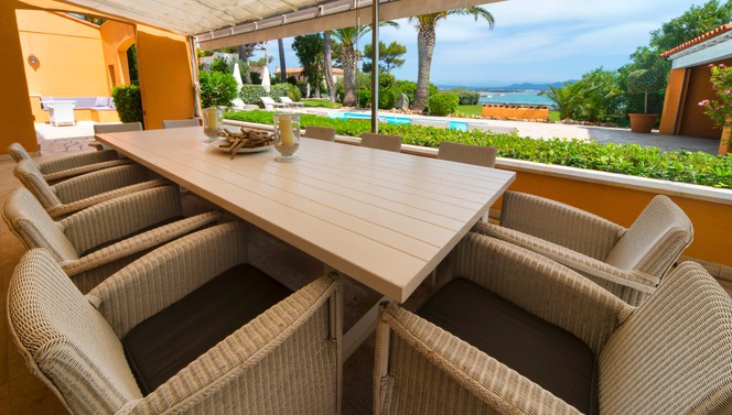 villa-souvenance-private-terrace-outside-hotel-saint-aygylf
