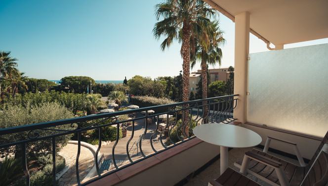 CATALOGNE - Chambre luxe vue jardin avec balcon